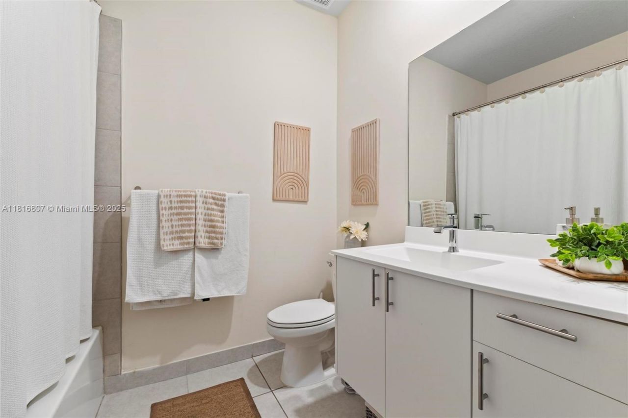 8001 NW 41st St, Unit F-107, Doral, FL 33166 Photo