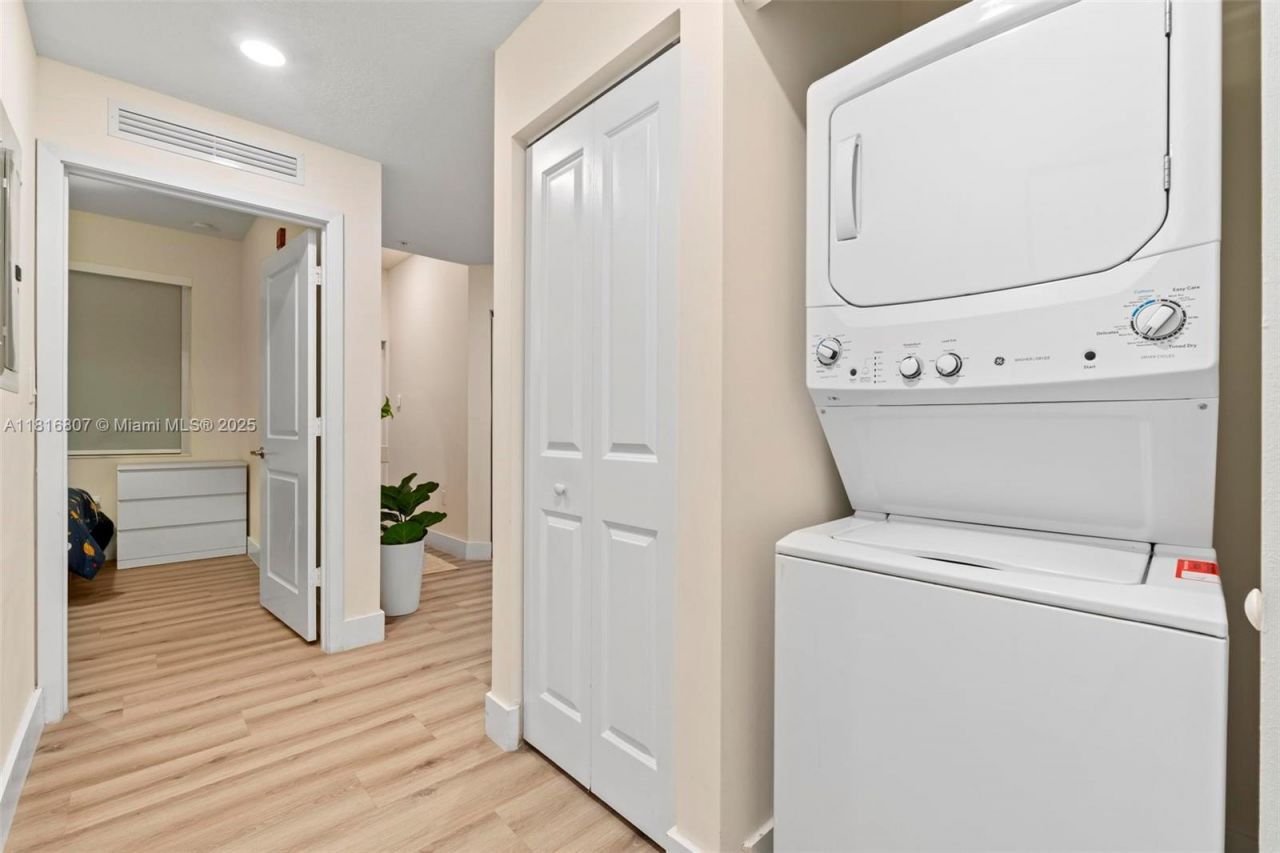 8001 NW 41st St, Unit F-107, Doral, FL 33166 Photo