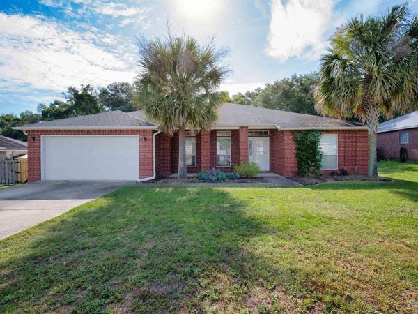 1484 Longbranch Dr, Cantonment, FL 32533