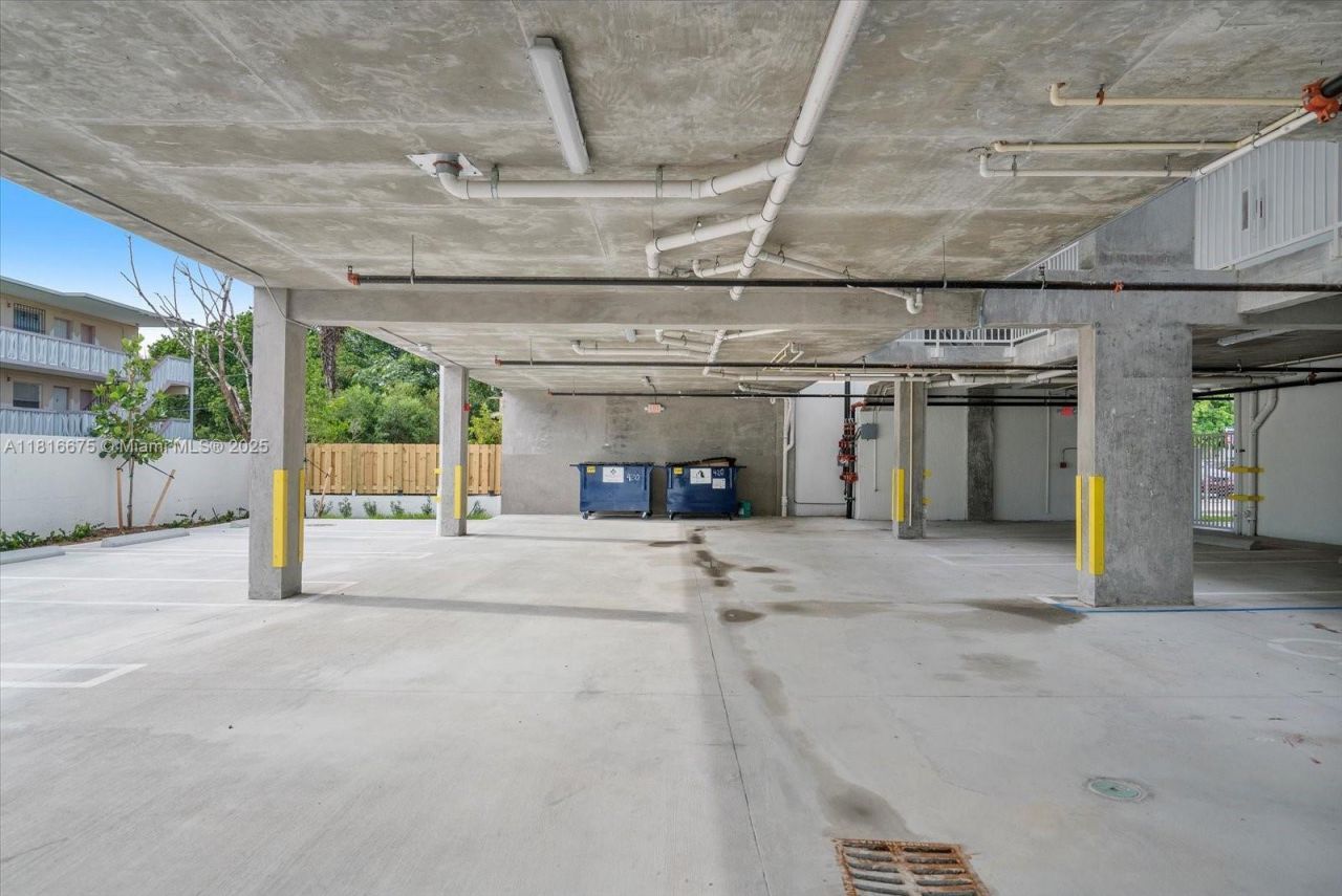 420 SW 7th Ave, Unit 301, Miami, FL 33130 Photo