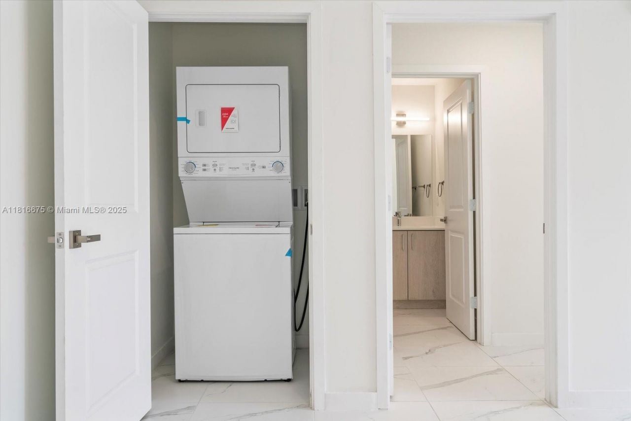 420 SW 7th Ave, Unit 301, Miami, FL 33130 Photo