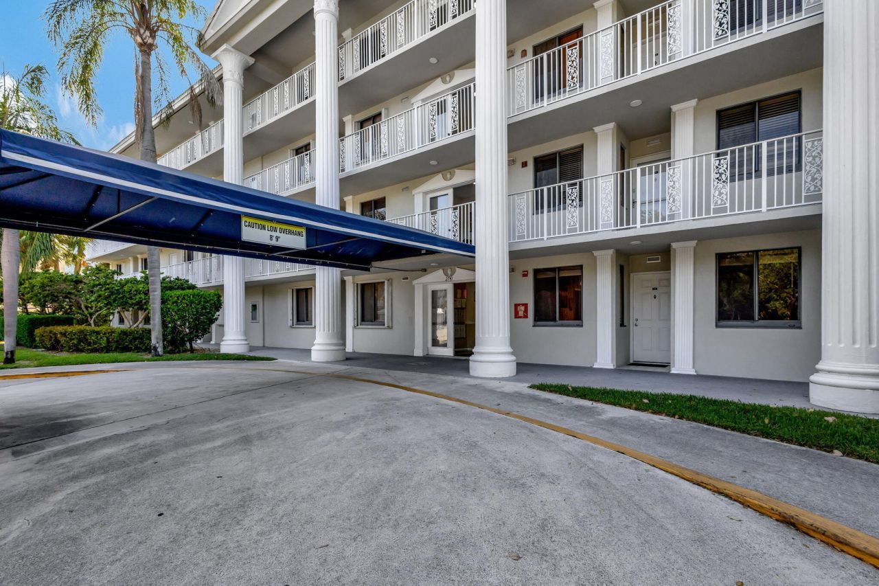 2741 Village Boulevard, Unit 104, West Palm Beach, FL 33409 Photo
