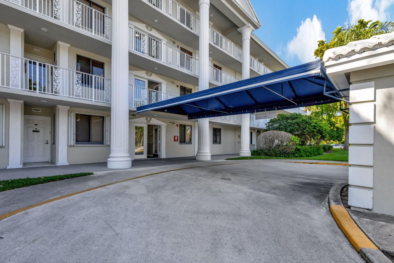 2741 Village Boulevard, Unit 104, West Palm Beach, FL 33409 Photo