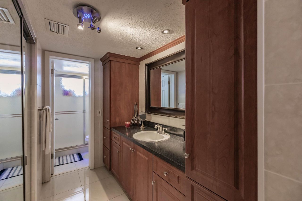 4270 NW 40th Street, Unit 105, Lauderdale Lakes, FL 33319 Photo