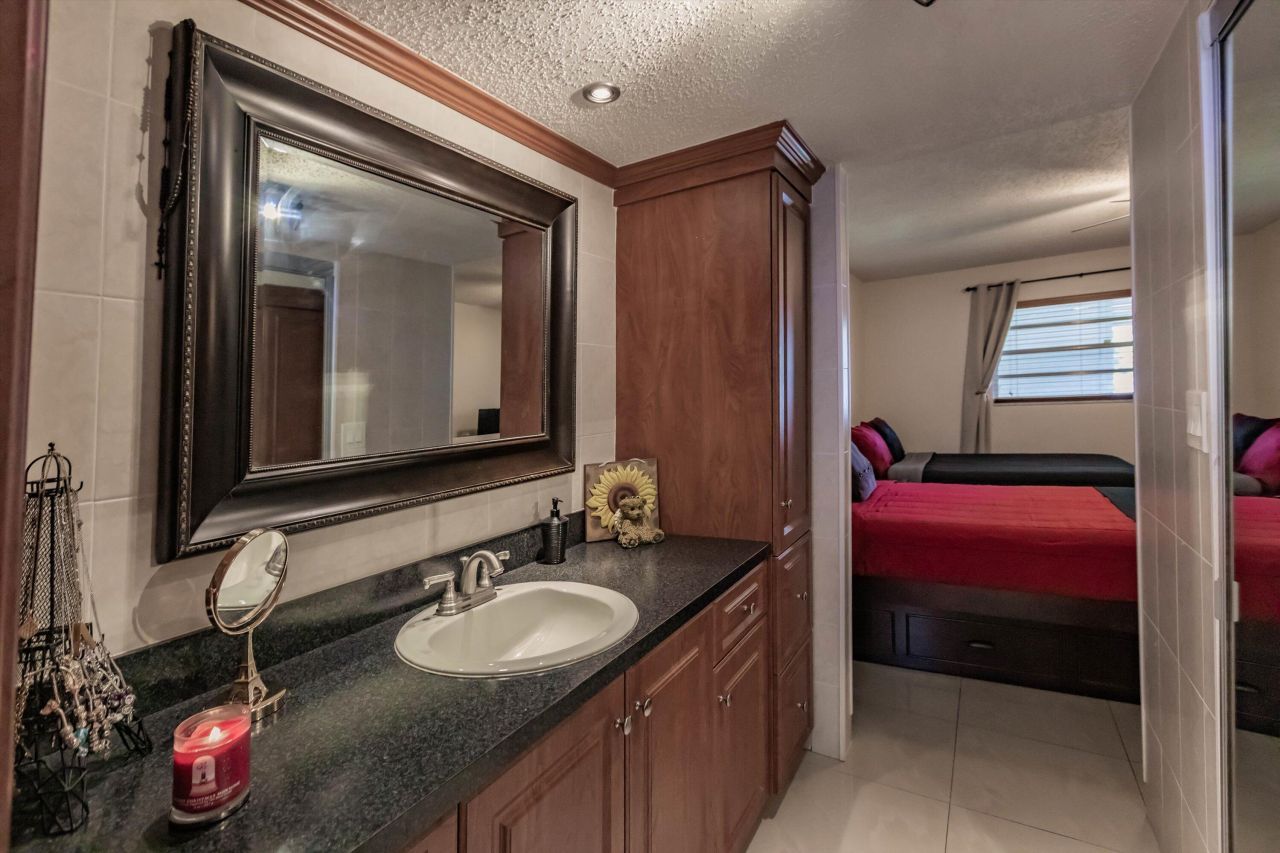 4270 NW 40th Street, Unit 105, Lauderdale Lakes, FL 33319 Photo