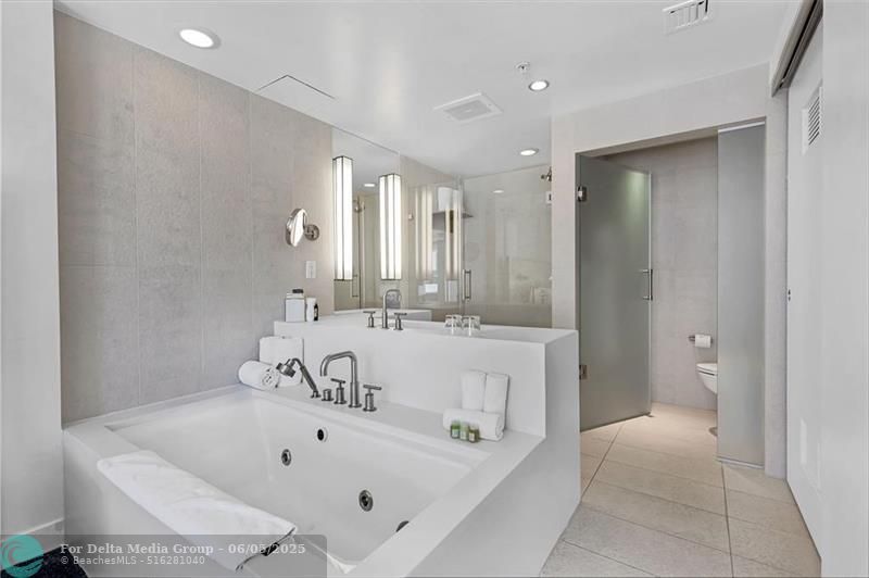 3101 Bayshore Drive, Unit 501, Fort Lauderdale, FL 33304 Photo