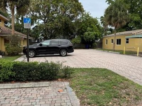 1852 SE 1st Ave, Fort Lauderdale, FL 33316