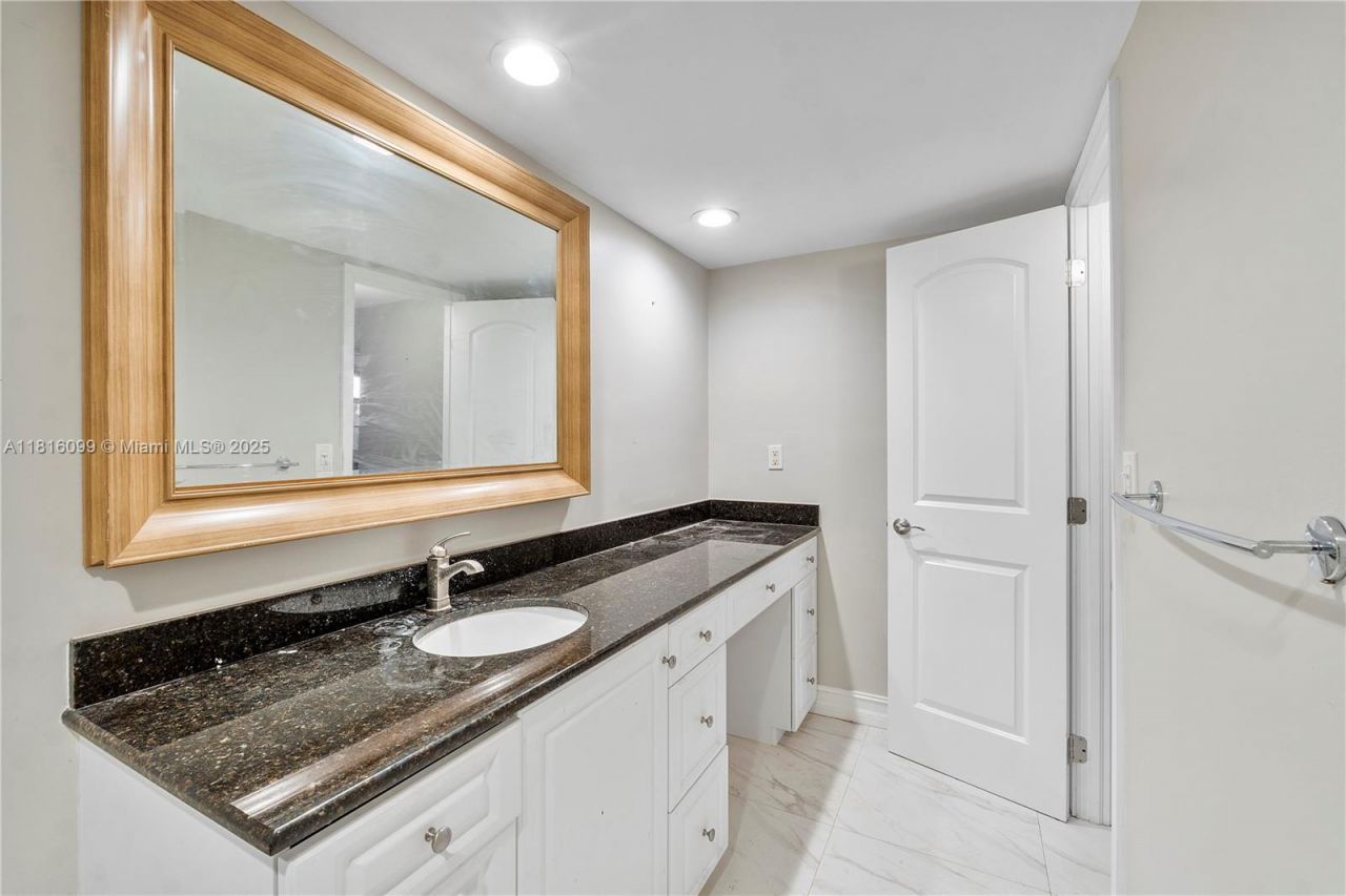 90 Edgewater Dr, Unit 305, Coral Gables, FL 33133 Photo