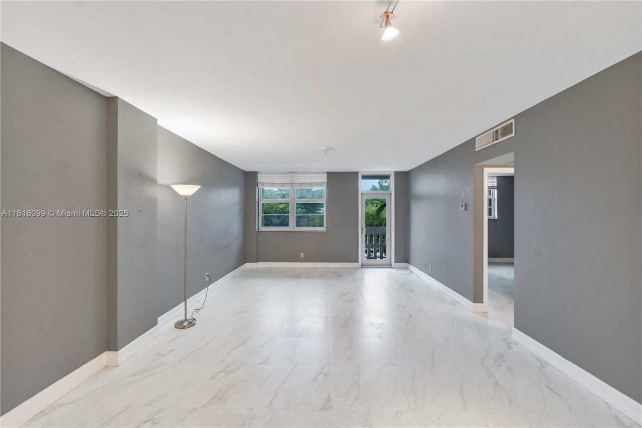 90 Edgewater Dr, Unit 305, Coral Gables, FL 33133 Photo