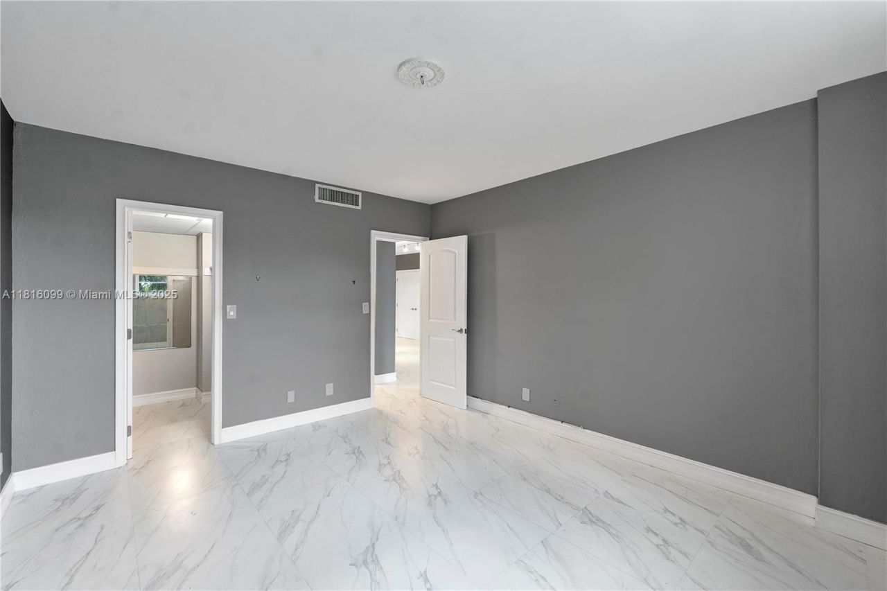 90 Edgewater Dr, Unit 305, Coral Gables, FL 33133 Photo