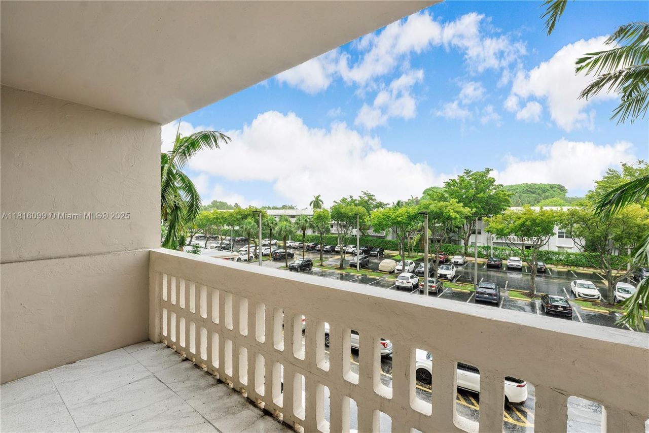 90 Edgewater Dr, Unit 305, Coral Gables, FL 33133 Photo