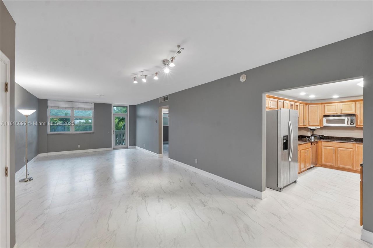 90 Edgewater Dr, Unit 305, Coral Gables, FL 33133 Photo