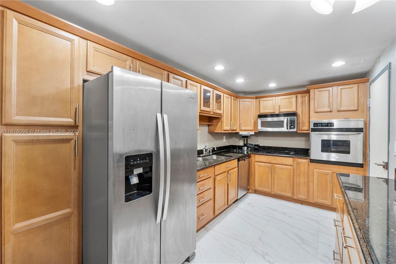 90 Edgewater Dr, Unit 305, Coral Gables, FL 33133 Photo