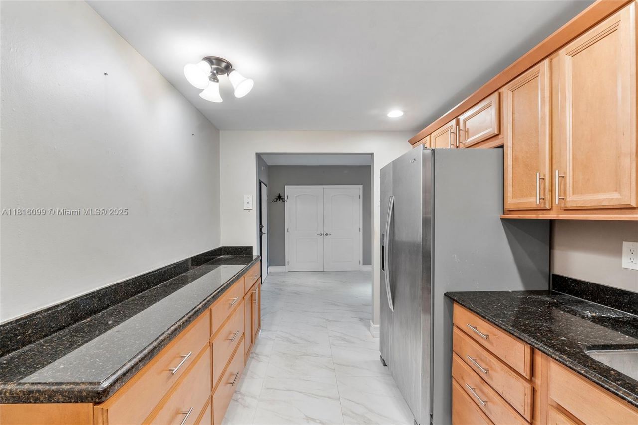 90 Edgewater Dr, Unit 305, Coral Gables, FL 33133 Photo