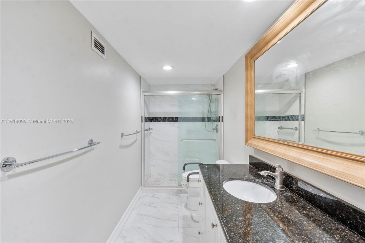 90 Edgewater Dr, Unit 305, Coral Gables, FL 33133 Photo