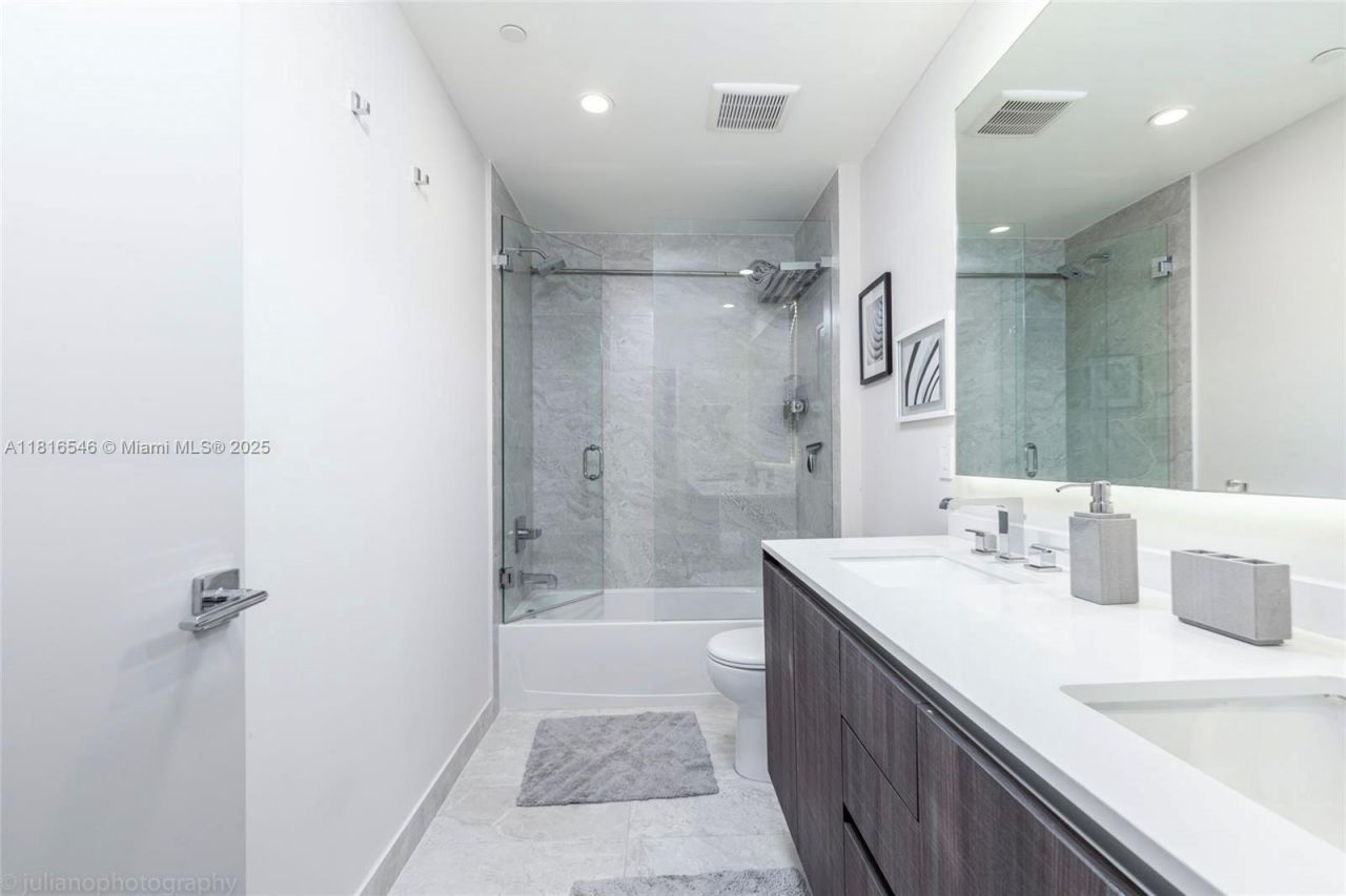 488 NE 18th St, Unit 3911, Miami, FL 33132 Photo