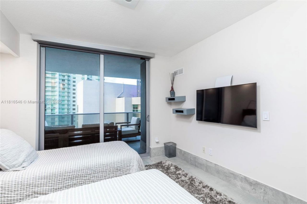 488 NE 18th St, Unit 3911, Miami, FL 33132 Photo