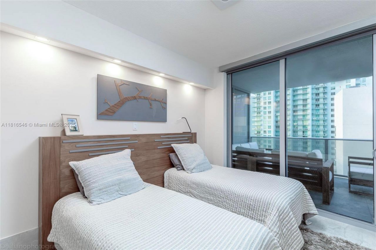 488 NE 18th St, Unit 3911, Miami, FL 33132 Photo