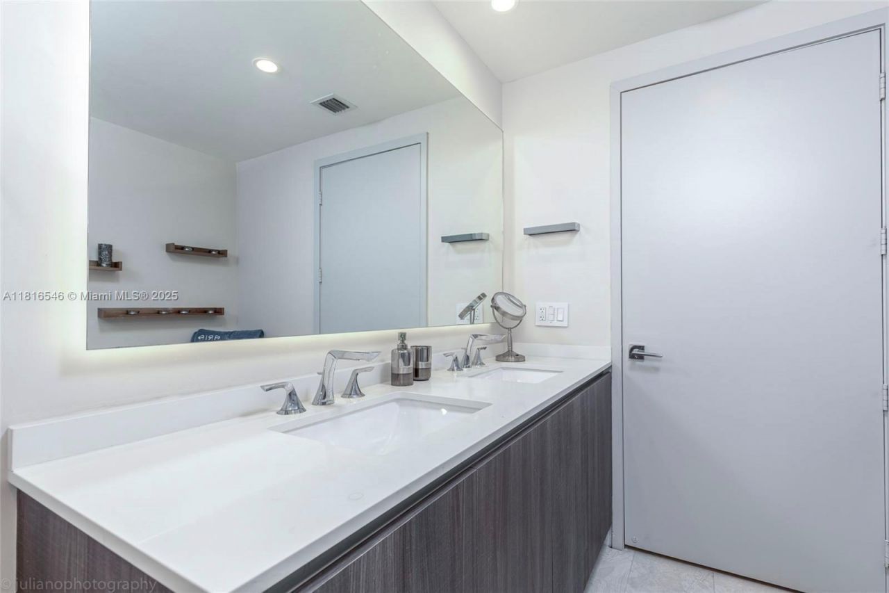 488 NE 18th St, Unit 3911, Miami, FL 33132 Photo