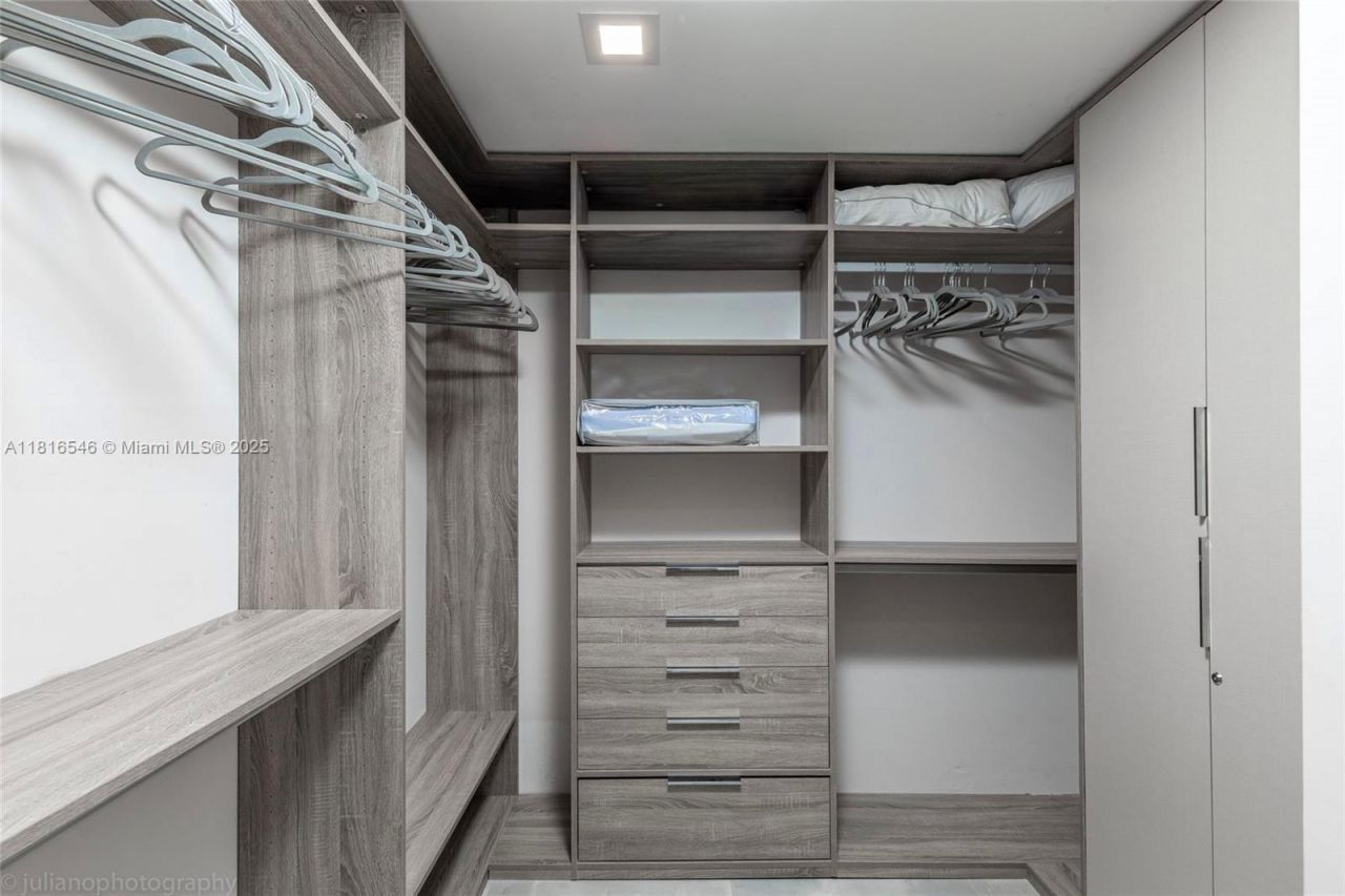 488 NE 18th St, Unit 3911, Miami, FL 33132 Photo