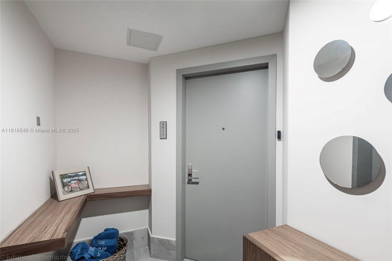 488 NE 18th St, Unit 3911, Miami, FL 33132 Photo