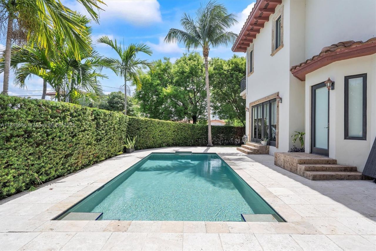 18825 N Bay Rd, Sunny Isles Beach, FL 33160 Photo