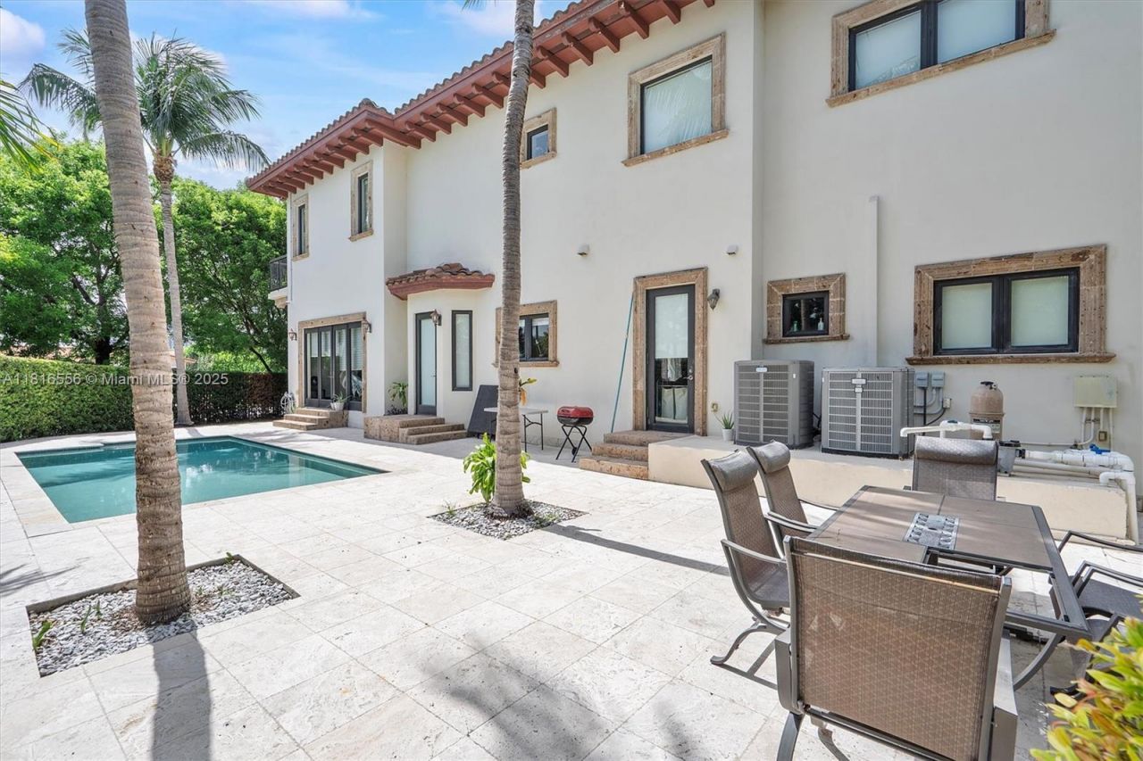 18825 N Bay Rd, Sunny Isles Beach, FL 33160 Photo