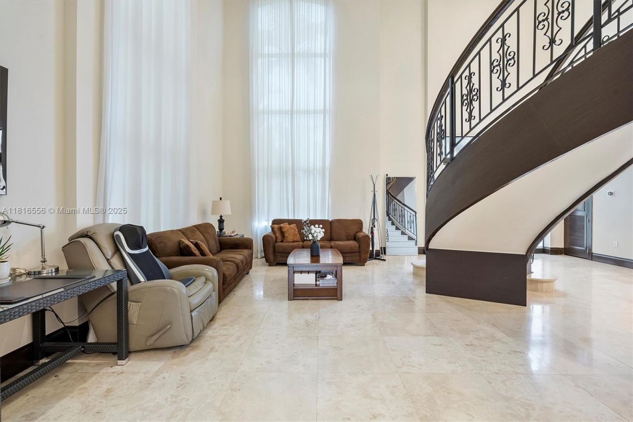 18825 N Bay Rd, Sunny Isles Beach, FL 33160 Photo