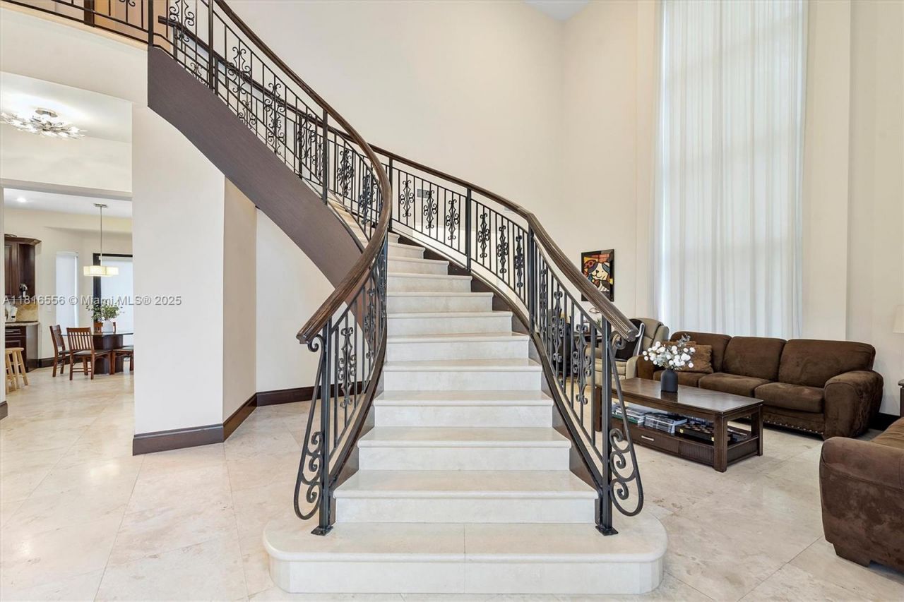 18825 N Bay Rd, Sunny Isles Beach, FL 33160 Photo