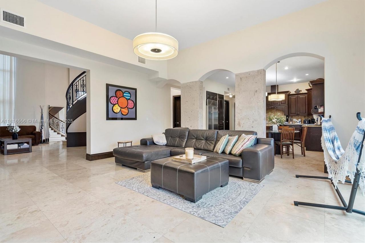 18825 N Bay Rd, Sunny Isles Beach, FL 33160 Photo