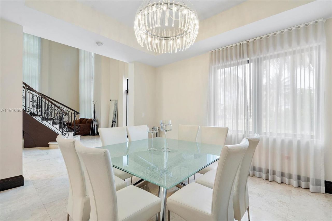 18825 N Bay Rd, Sunny Isles Beach, FL 33160 Photo