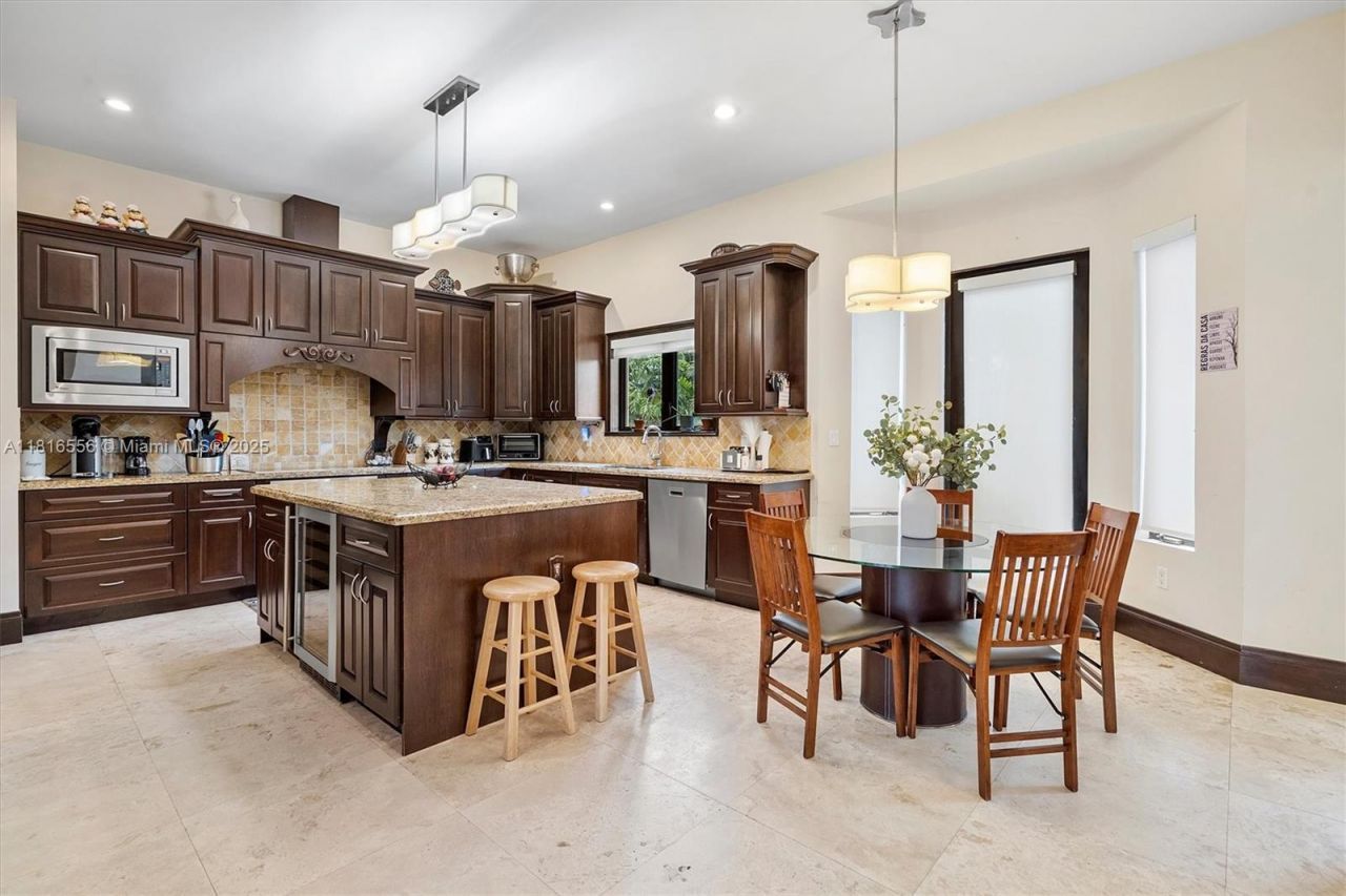 18825 N Bay Rd, Sunny Isles Beach, FL 33160 Photo