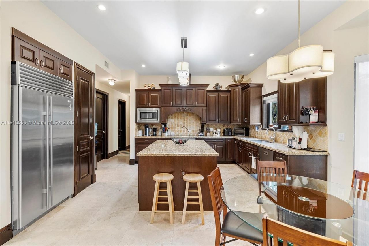 18825 N Bay Rd, Sunny Isles Beach, FL 33160 Photo