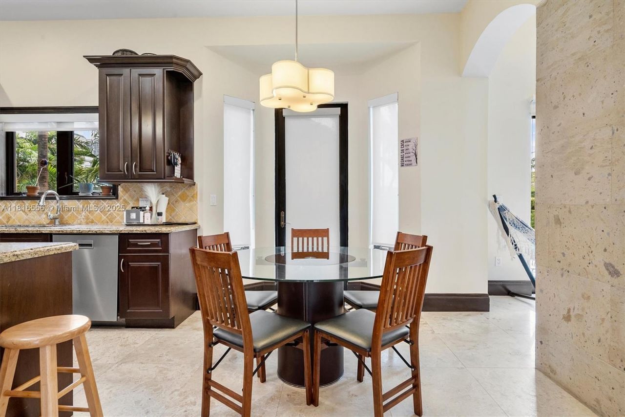 18825 N Bay Rd, Sunny Isles Beach, FL 33160 Photo