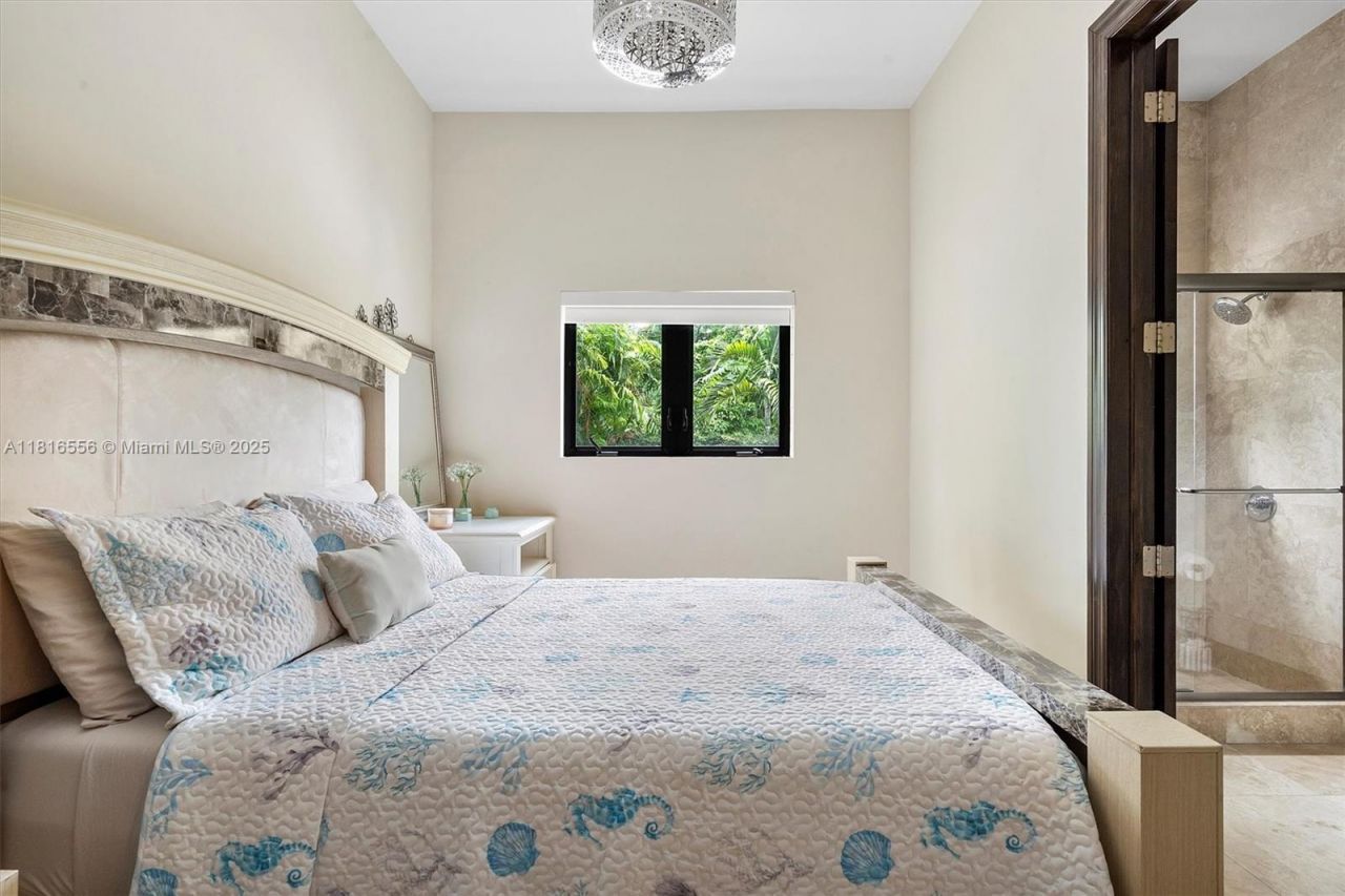 18825 N Bay Rd, Sunny Isles Beach, FL 33160 Photo