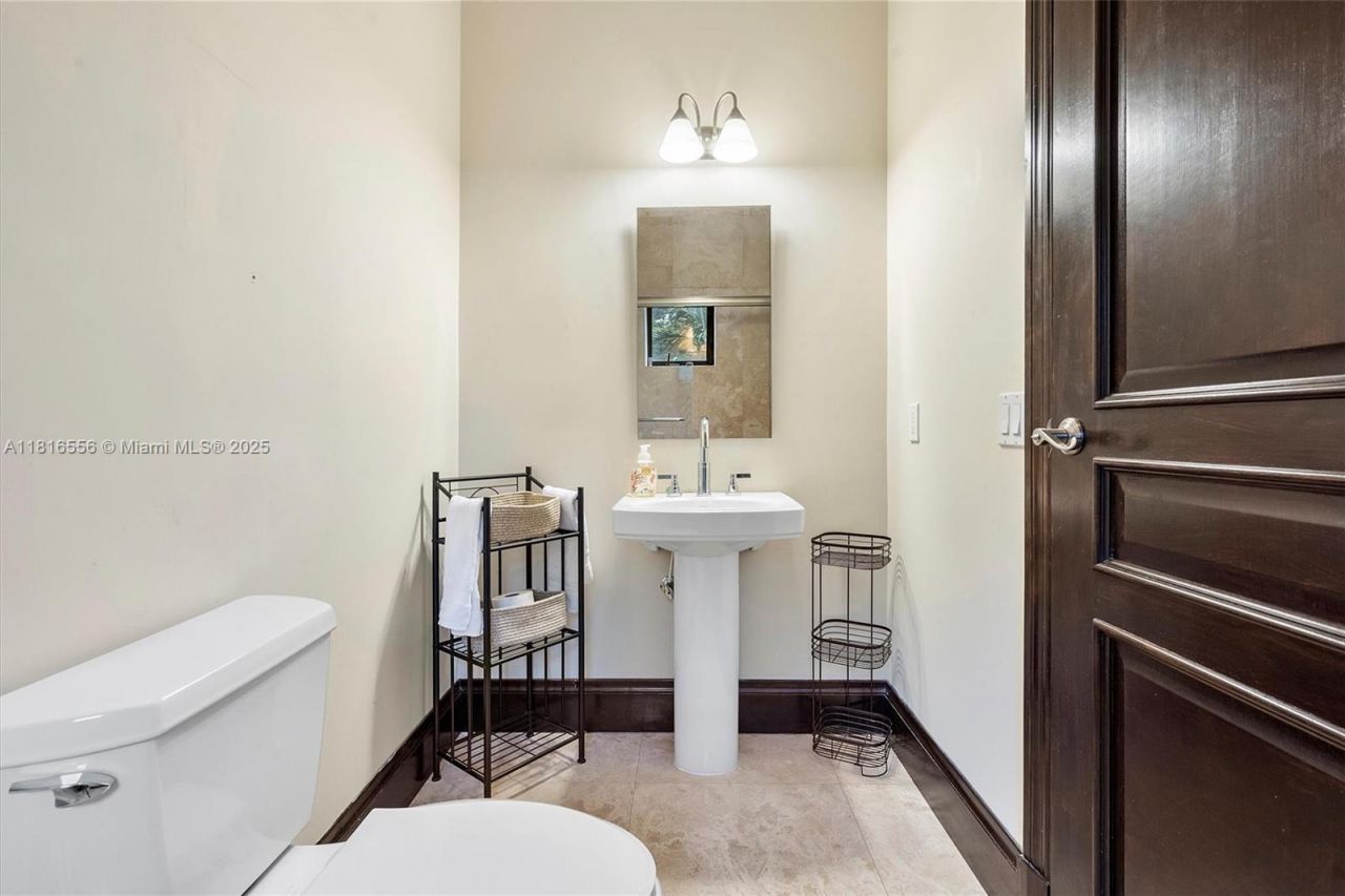 18825 N Bay Rd, Sunny Isles Beach, FL 33160 Photo