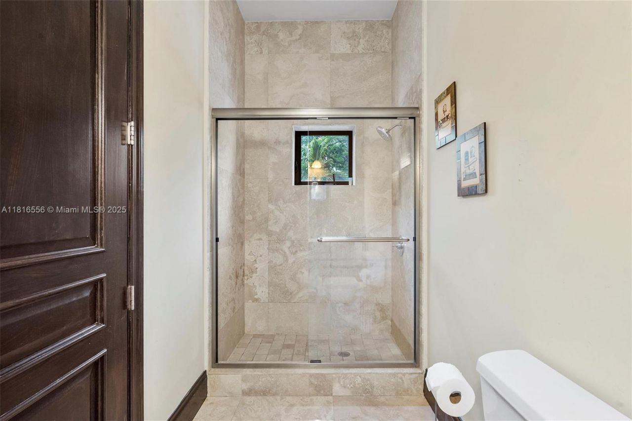 18825 N Bay Rd, Sunny Isles Beach, FL 33160 Photo