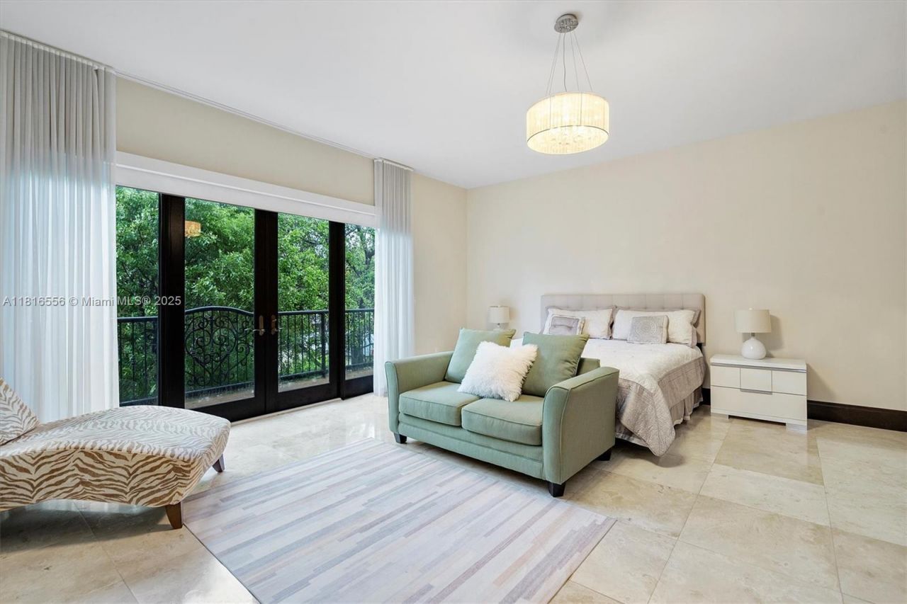 18825 N Bay Rd, Sunny Isles Beach, FL 33160 Photo