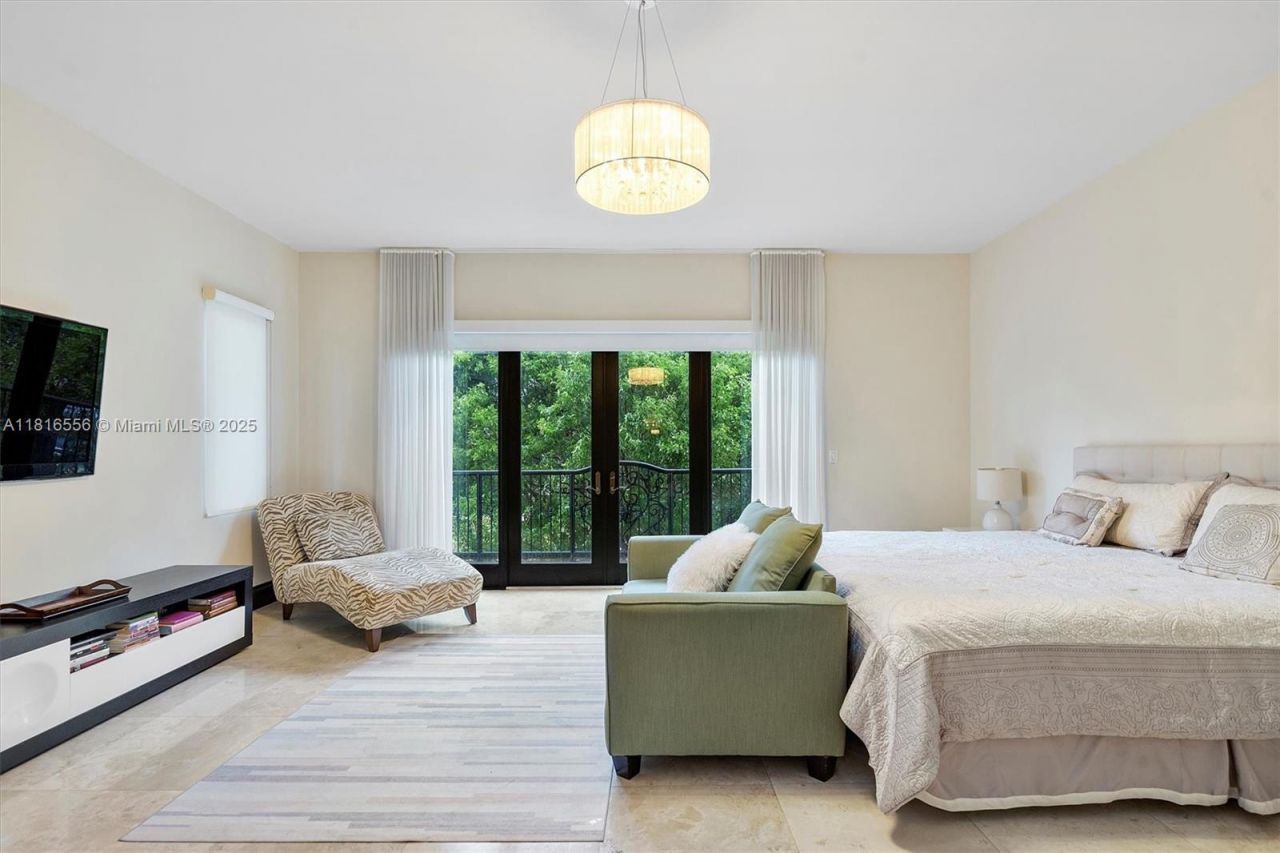 18825 N Bay Rd, Sunny Isles Beach, FL 33160 Photo