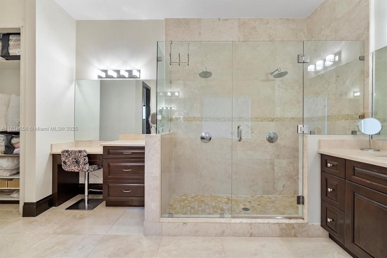 18825 N Bay Rd, Sunny Isles Beach, FL 33160 Photo