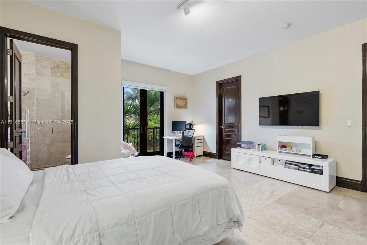 18825 N Bay Rd, Sunny Isles Beach, FL 33160 Photo