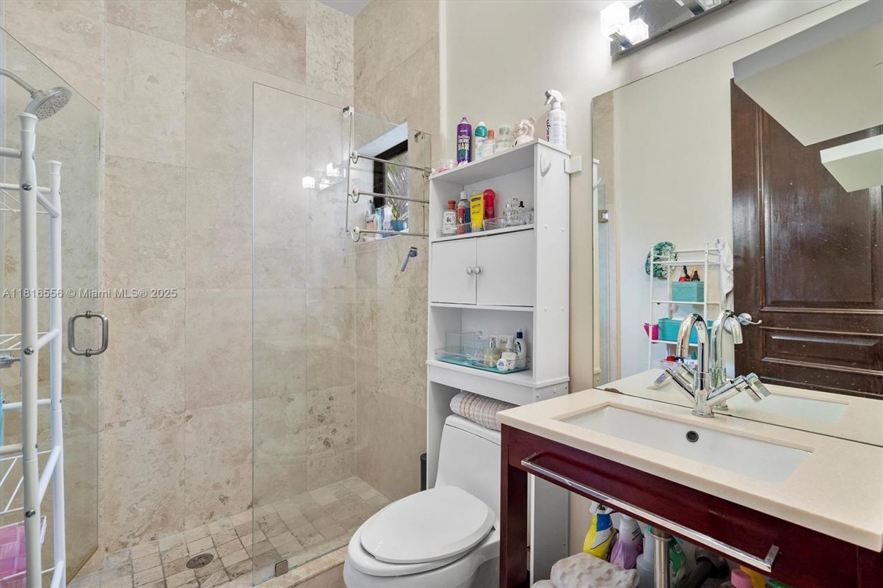 18825 N Bay Rd, Sunny Isles Beach, FL 33160 Photo