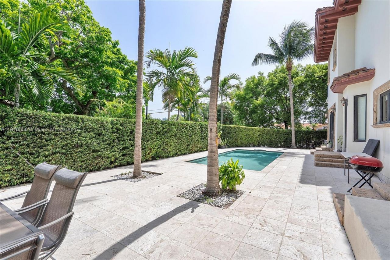 18825 N Bay Rd, Sunny Isles Beach, FL 33160 Photo