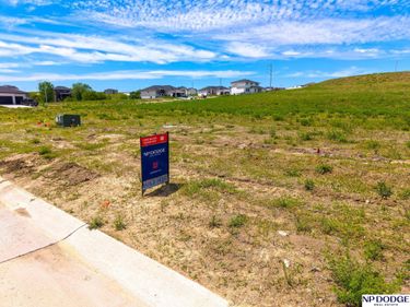 19822 V Street, Omaha, NE 68135
