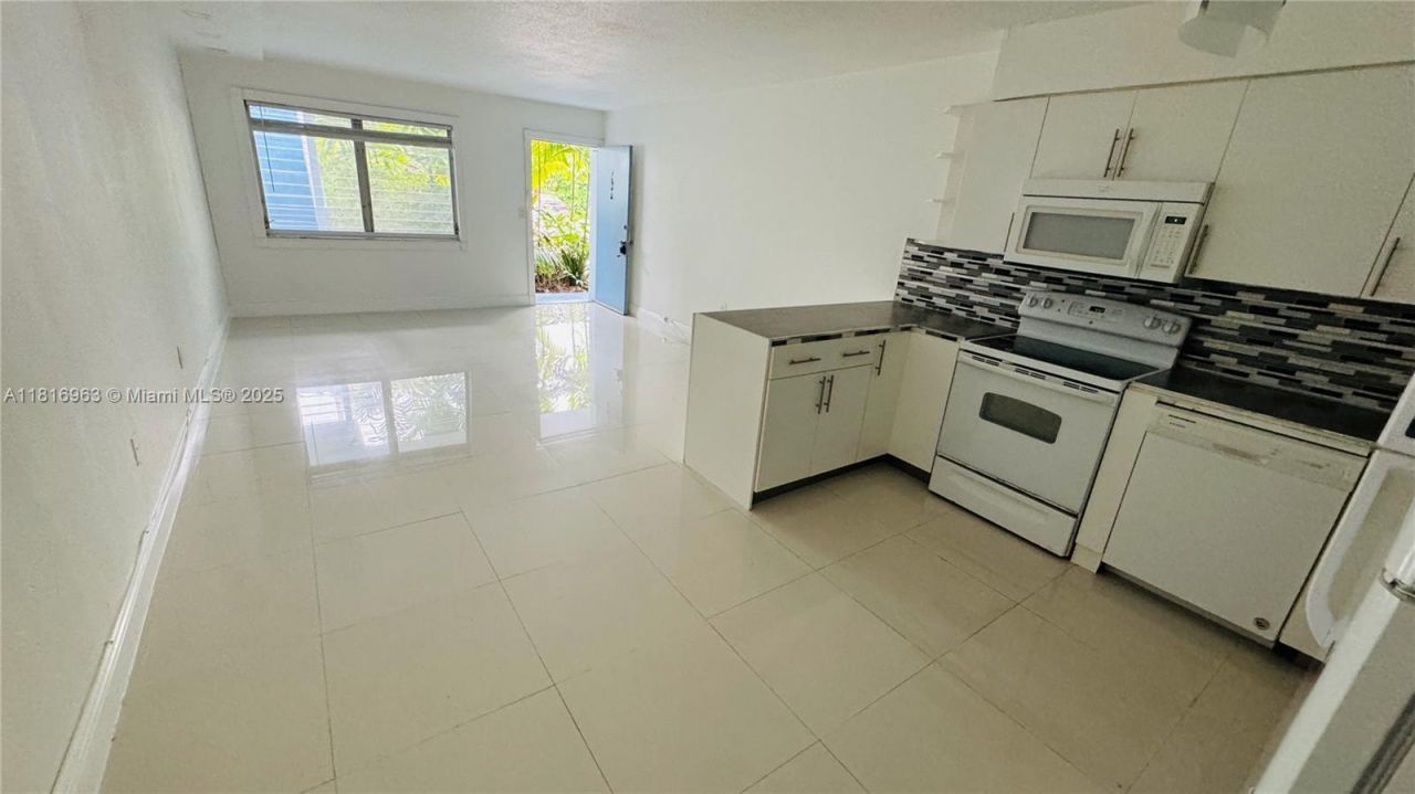 1120 102nd St, Unit 7, Bay Harbor Islands, FL 33154 Photo