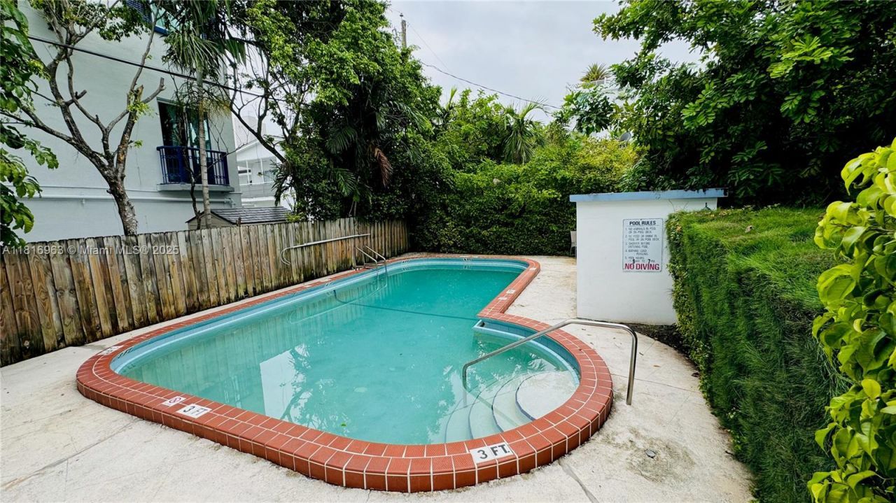 1120 102nd St, Unit 7, Bay Harbor Islands, FL 33154 Photo