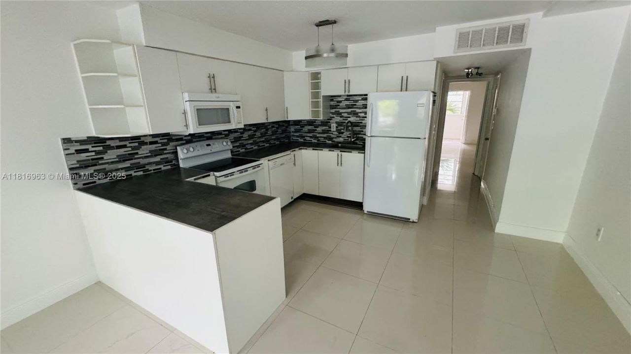1120 102nd St, Unit 7, Bay Harbor Islands, FL 33154 Photo