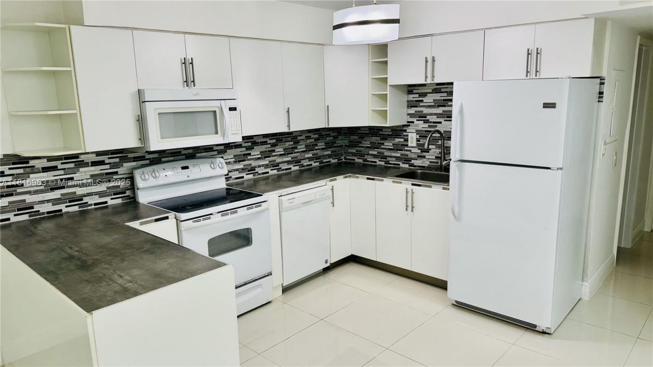 1120 102nd St, Unit 7, Bay Harbor Islands, FL 33154 Photo