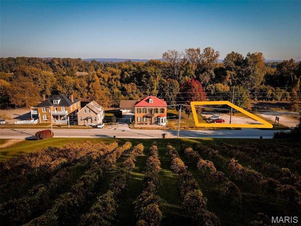 415 B E 1st Street, Hermann, MO 65041