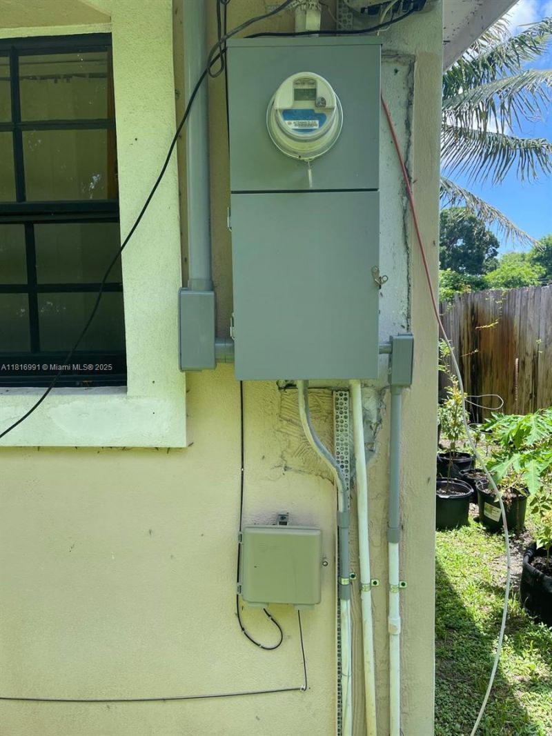 451 E Dayton Cir, Fort Lauderdale, FL 33312 Photo